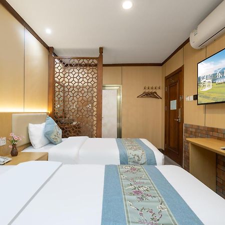 The East Hotel-Very Close To The Drum Tower,The Lama Temple,Houhai Bar Street,And The Forbidden City,There Are Many Old Beijing Traditional Hutongs Around The Hotel ,Experience The Culture Of Old Beijing Hutongs,Near Exit A Of Shichahai On Metro Line Pequim Exterior foto