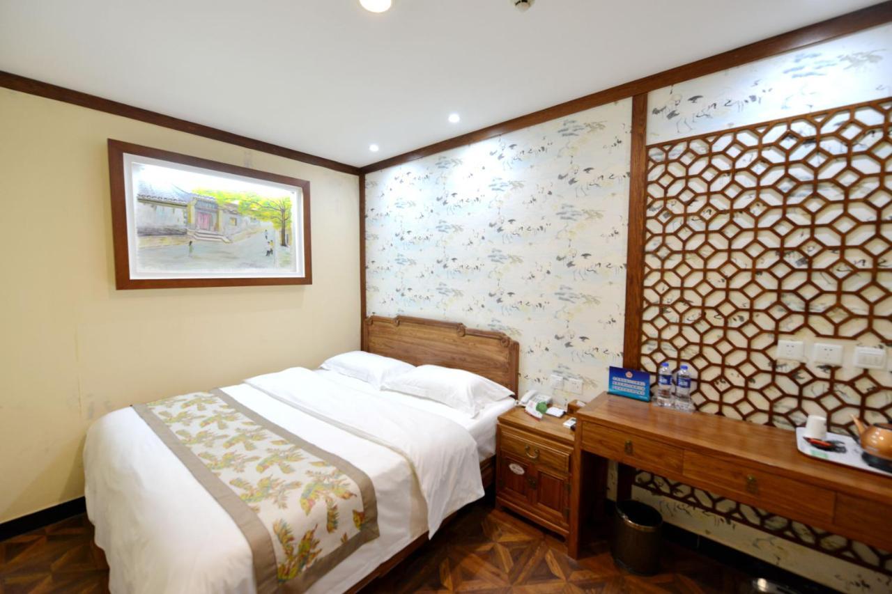 The East Hotel-Very Close To The Drum Tower,The Lama Temple,Houhai Bar Street,And The Forbidden City,There Are Many Old Beijing Traditional Hutongs Around The Hotel ,Experience The Culture Of Old Beijing Hutongs,Near Exit A Of Shichahai On Metro Line Pequim Exterior foto