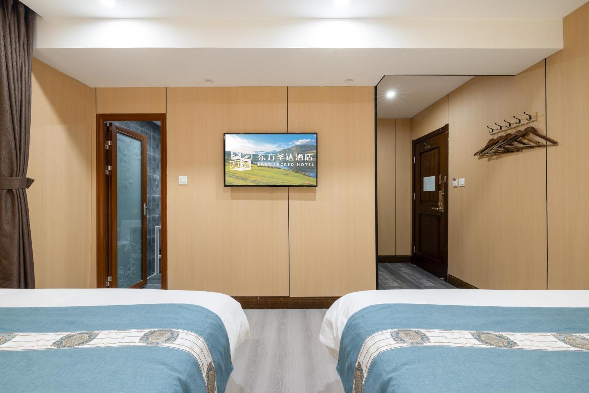The East Hotel-Very Close To The Drum Tower,The Lama Temple,Houhai Bar Street,And The Forbidden City,There Are Many Old Beijing Traditional Hutongs Around The Hotel ,Experience The Culture Of Old Beijing Hutongs,Near Exit A Of Shichahai On Metro Line Pequim Exterior foto
