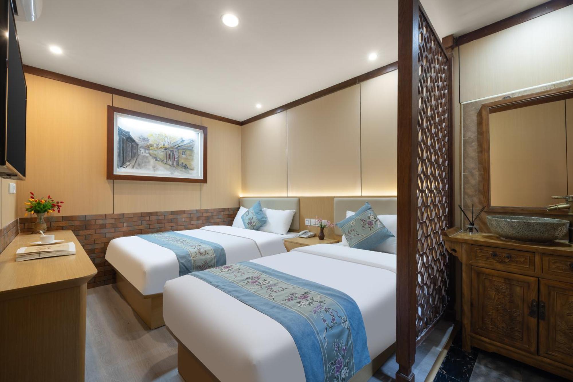 The East Hotel-Very Close To The Drum Tower,The Lama Temple,Houhai Bar Street,And The Forbidden City,There Are Many Old Beijing Traditional Hutongs Around The Hotel ,Experience The Culture Of Old Beijing Hutongs,Near Exit A Of Shichahai On Metro Line Pequim Exterior foto